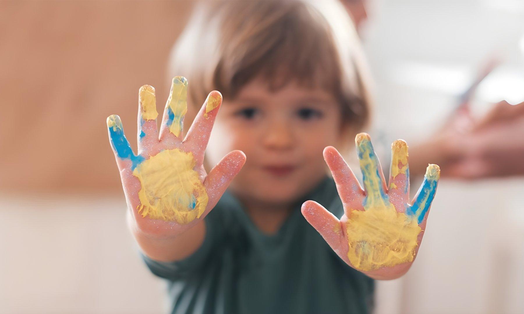 چرا رنگ انگشتی برای رشد کودک ضروری است؟ - Cover Image